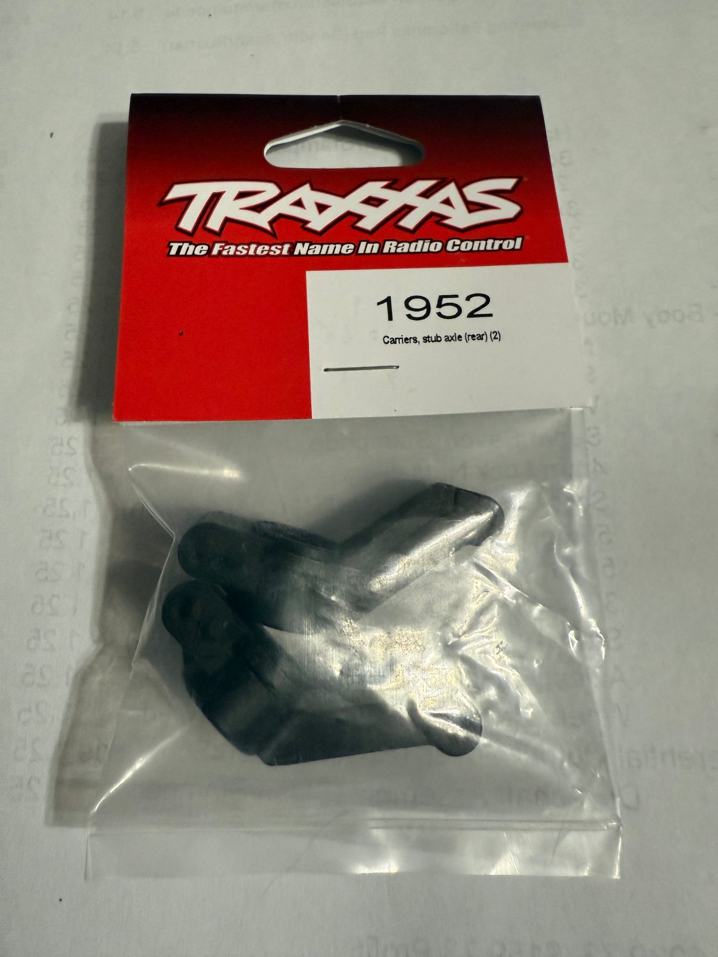 Traxxas 1952 Carriers, stub axle (rear) (2)