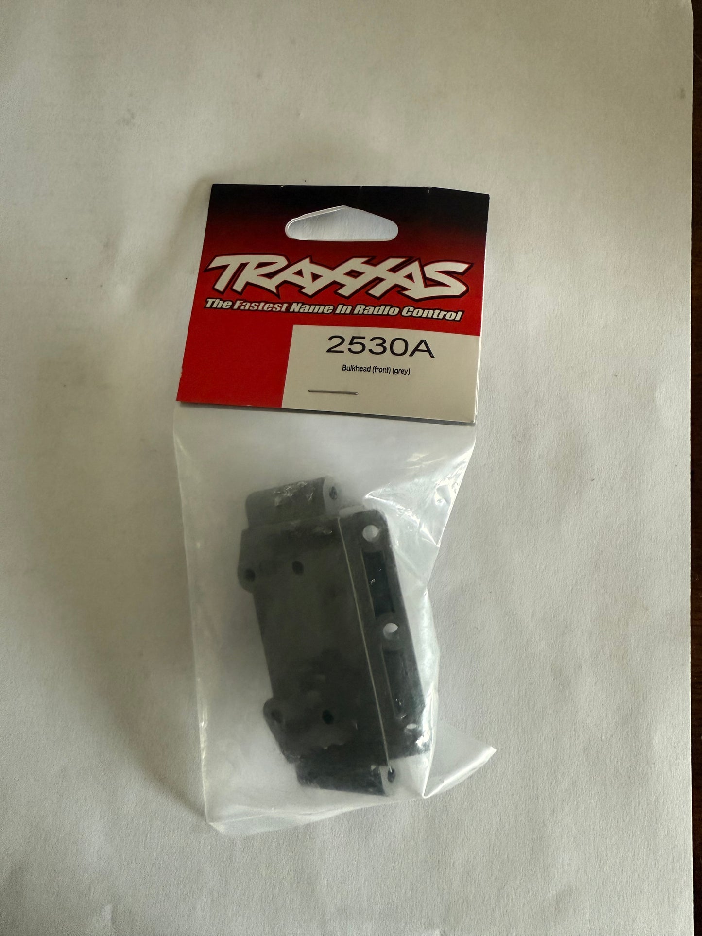 Traxxas 2530A Bulkhead (front) (grey)