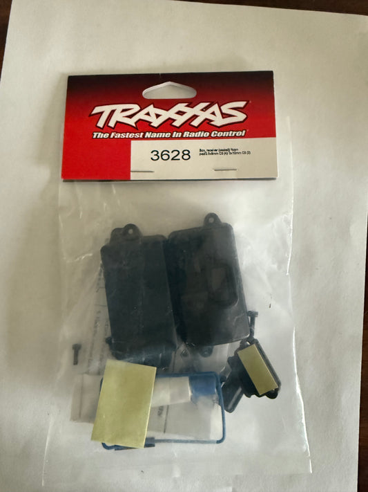 Traxxas 3628  Box, receiver (sealed)/ foam pad/2.5x8mm CS (4)/ 3x10mm CS (2)